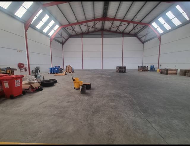 500M² WAREHOUSE TO LET IN PHILIPPI